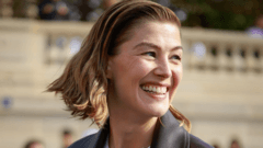 Weekly quiz: What did Rosamund Pike say to the person using their phone during her play?