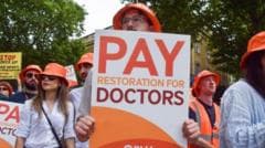 Doctors' union agrees to resume talks with Streeting