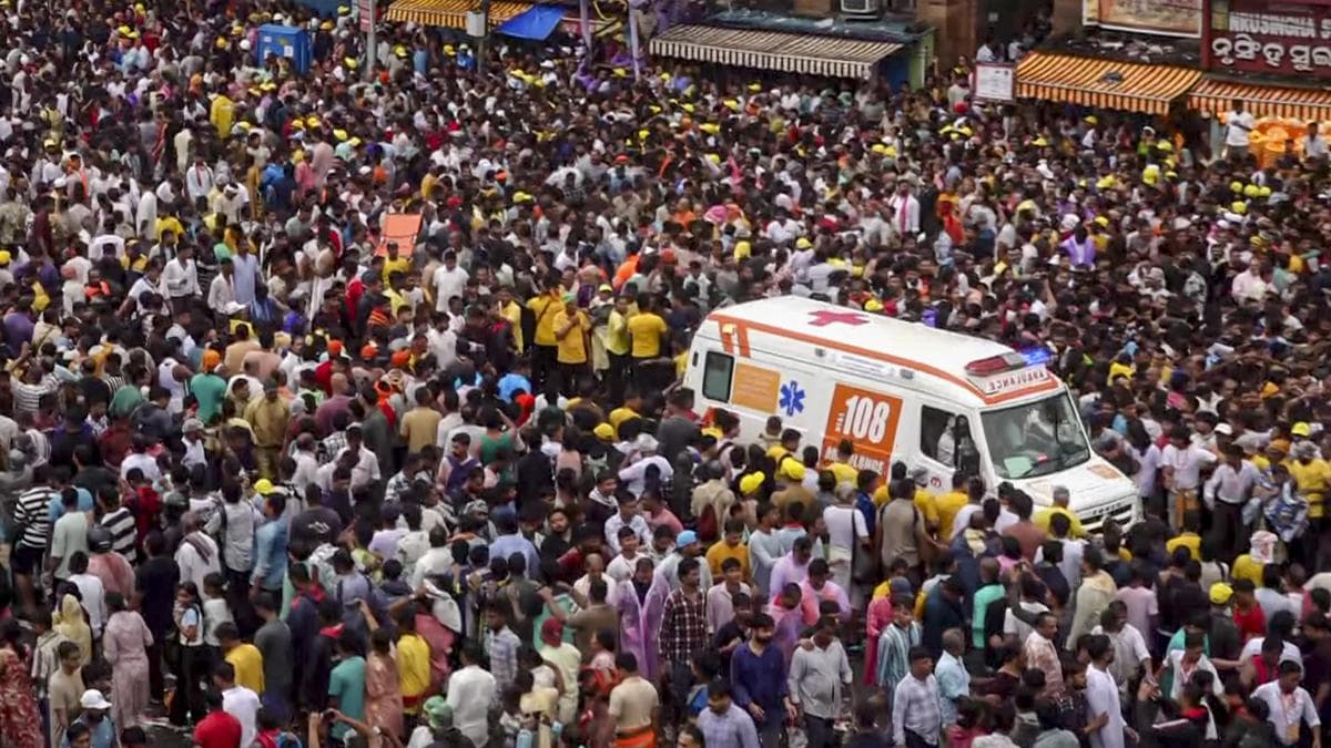 Two die as lakhs throng Jagannath Yatra in Puri