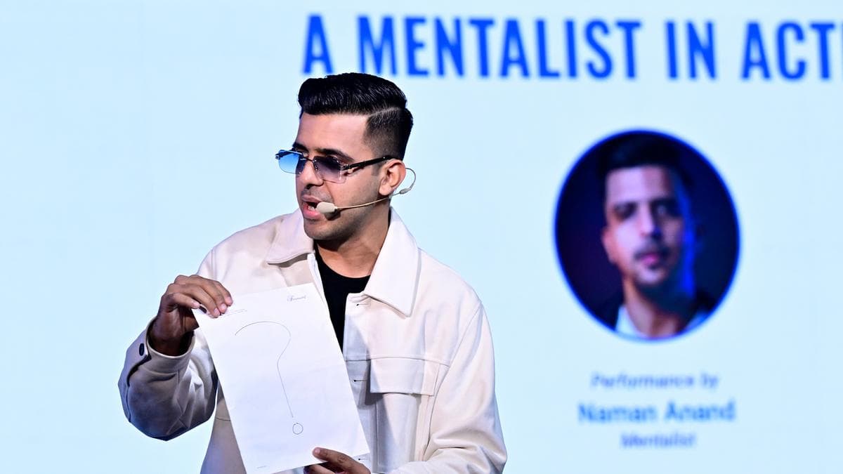 Huddle - Mind Games: Mentalist leaves audience spellbound